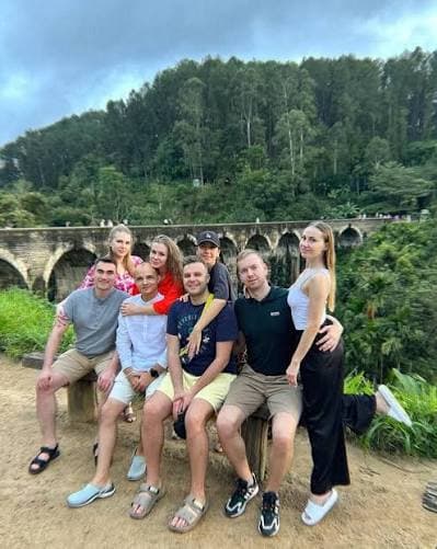 Family trip coordination in Sri Lanka