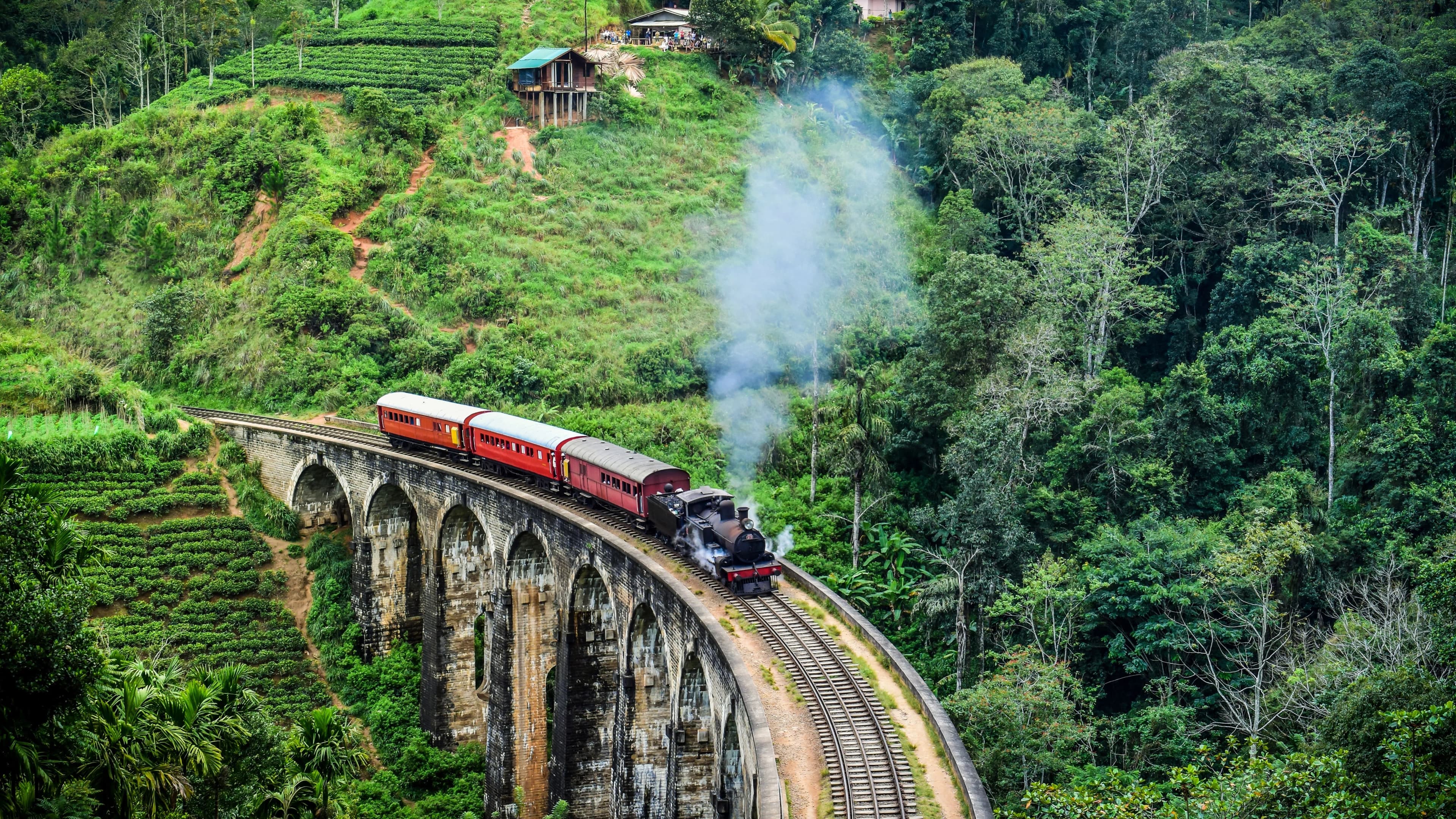 Scenic rail journey arrangements in Sri Lanka